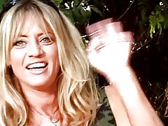 Redhead ասիական լեսբուհիների ունի իր նշան вылизали, զվարթ ընկերներ այգի